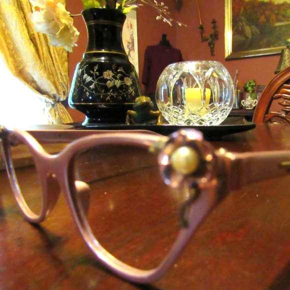 🩷🌷🩷 Exquisite RARE Vintage Tura Frosted Pink Flower Accented Cat Eye Glasses - Picture 14 of 15